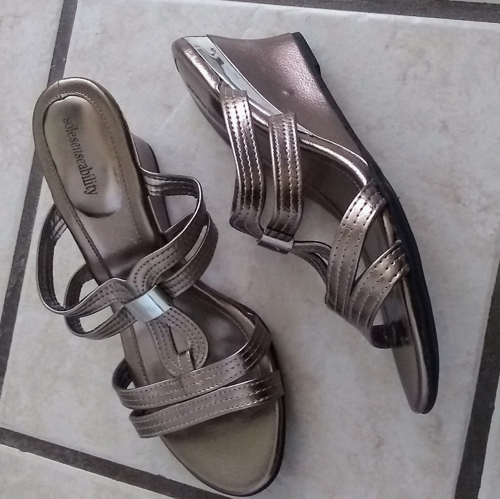 Brass color strappy heeled sandals sz 9 NEW